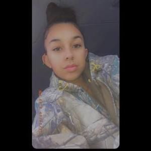 Meet your Posher, Chenoa